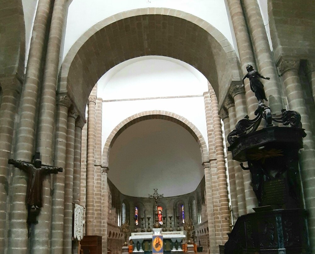 Abbaye Sainte-Croix-朗布依埃必去景点