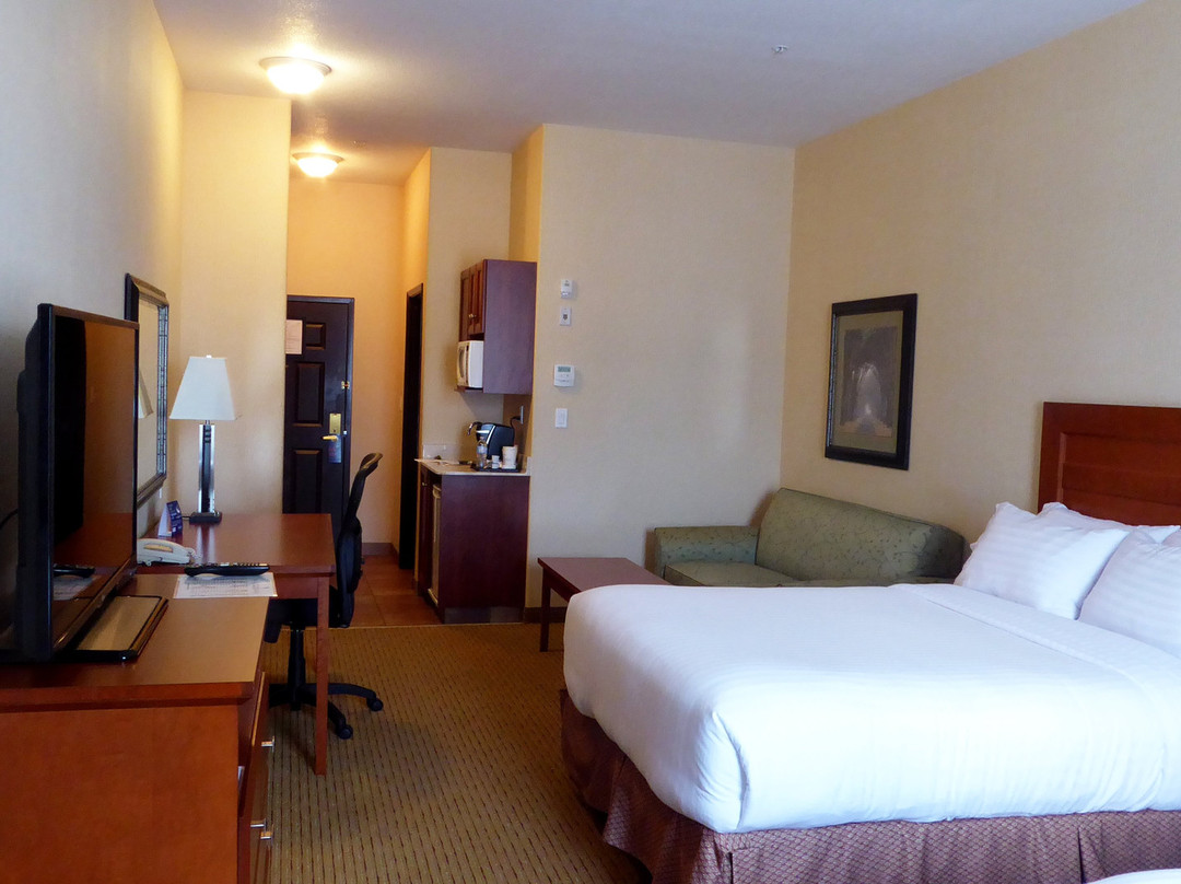 Holiday Inn Express & Suites Grande Prairie by IHG主图