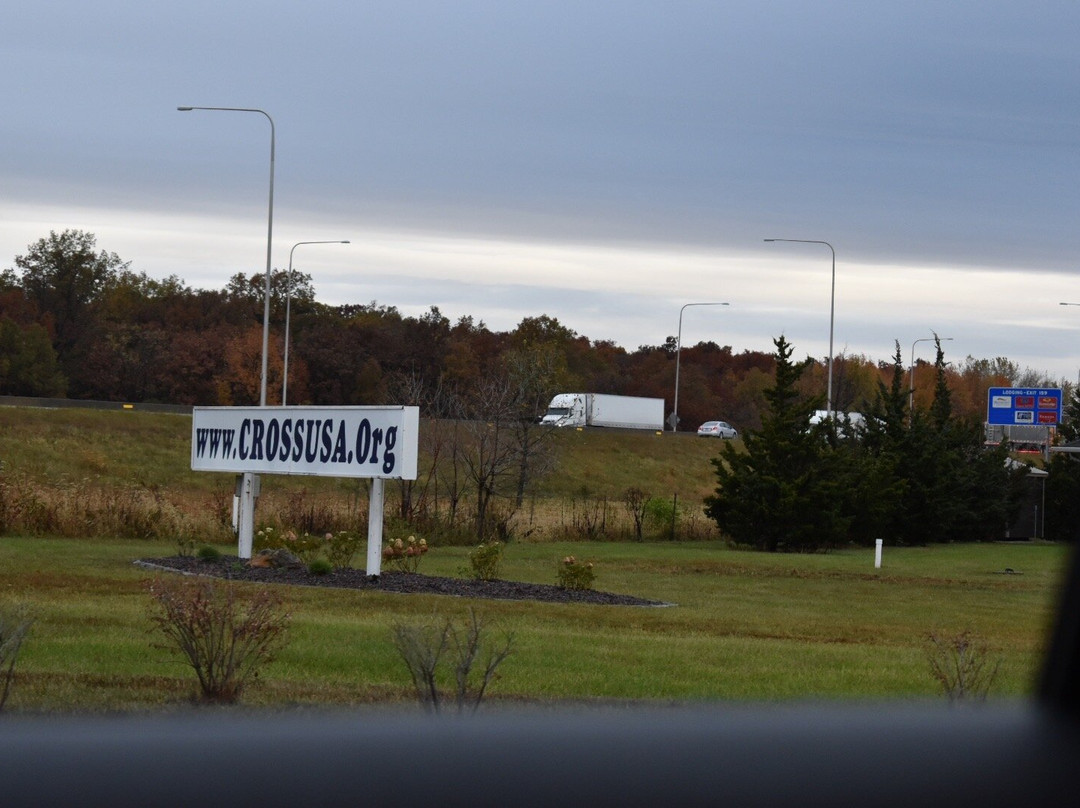 Cross at the Crossroads-Effingham必去景点