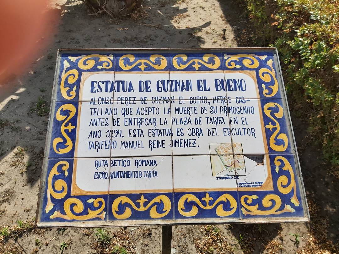 Monumento a Guzman El Bueno-塔里法必去景点