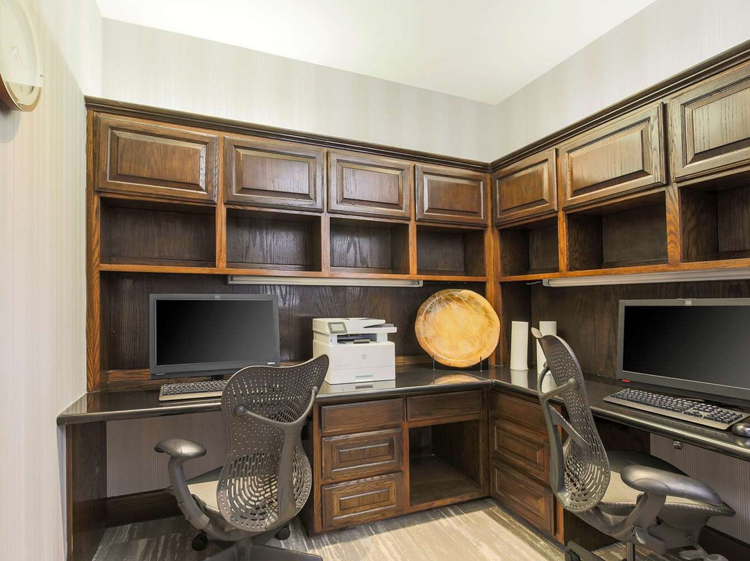 诺曼希尔顿花园酒店主图