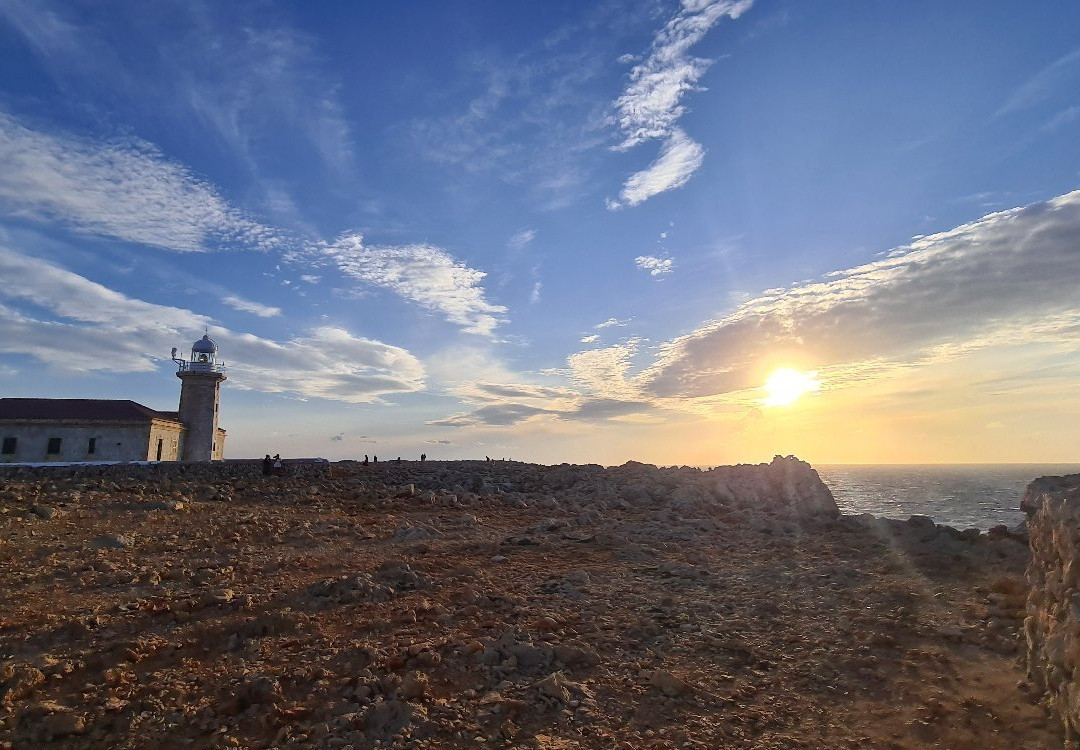 Faro de Punta Nati景点图片