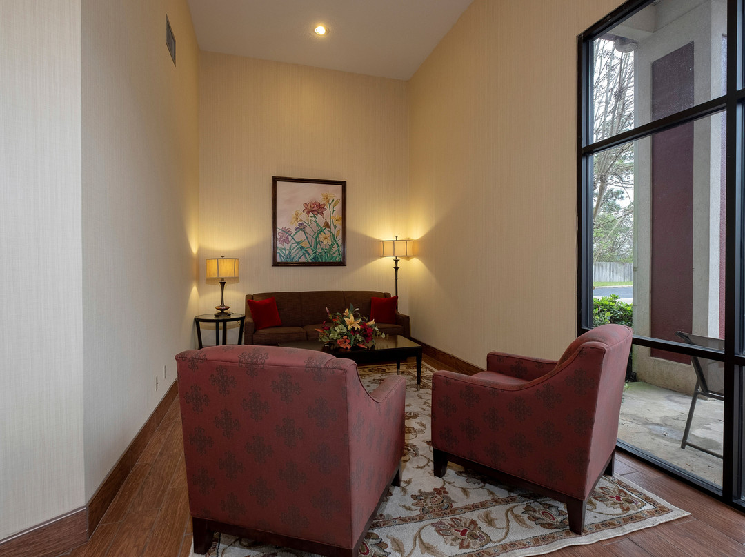 贝斯特韦斯特多森旅馆&套房酒店主图