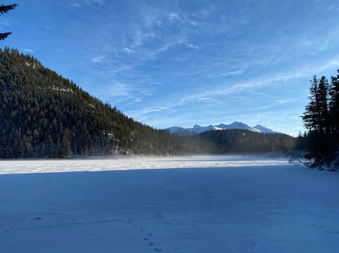 泰雅克斯旅馆及直升机滑雪主图