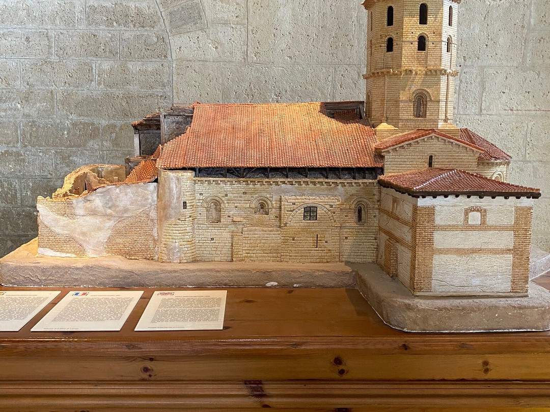 Iglesia Parroquial De San Martín De Tours-Ribas de Campos必去景点