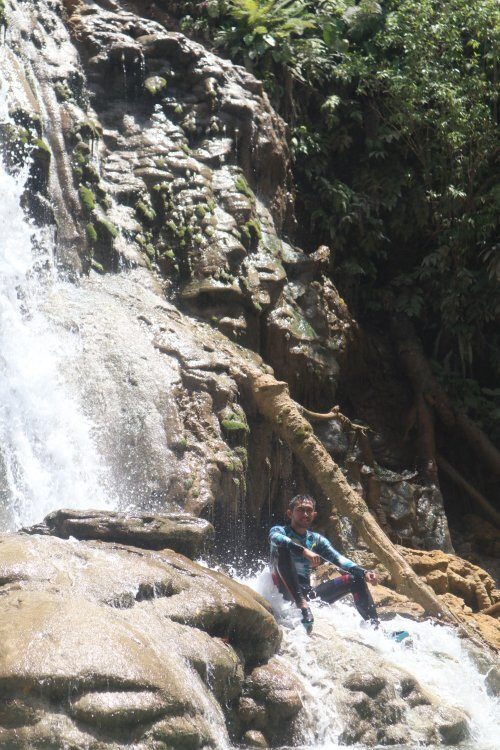 Lapopu Waterfalls景点图片