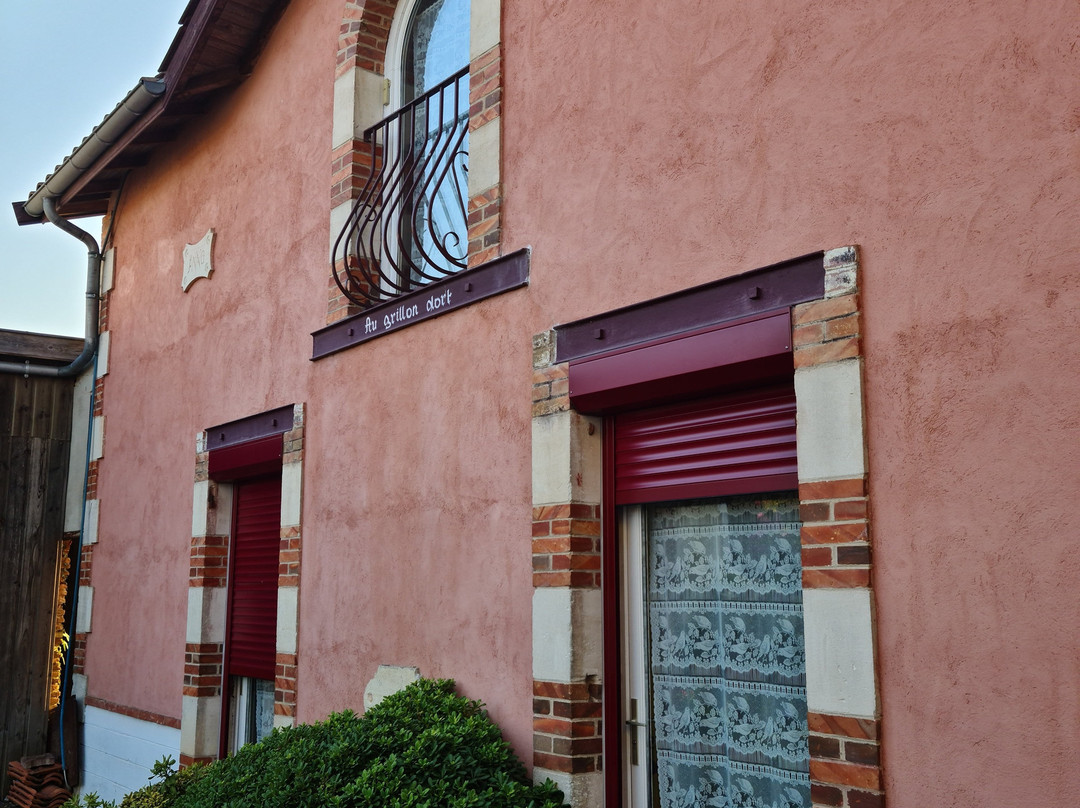 Au Grillon Dort主图