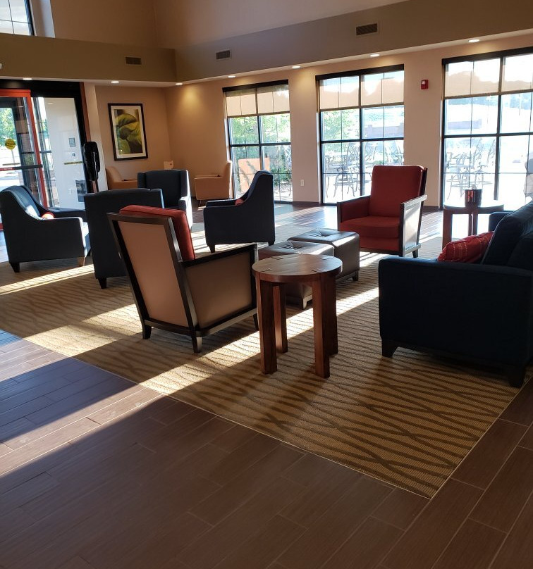 Comfort Suites Hartville - North Canton主图