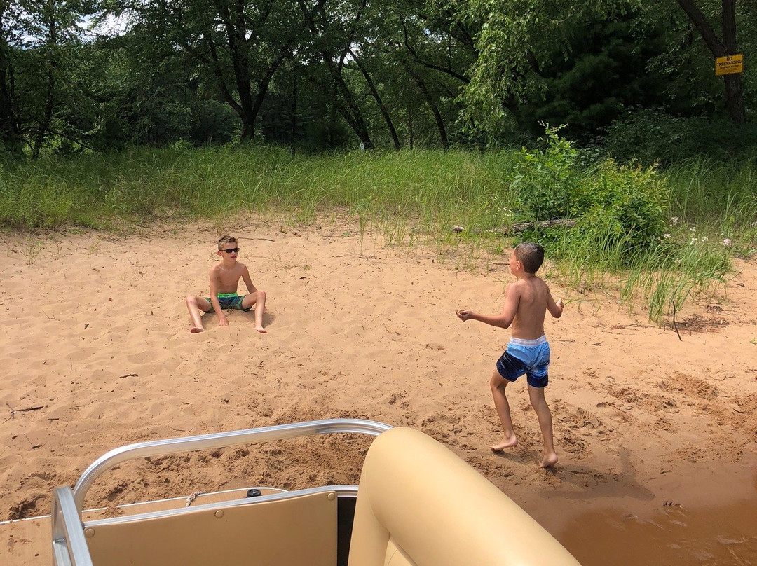 Holiday Shores Watersports-威斯康星峡谷必去景点