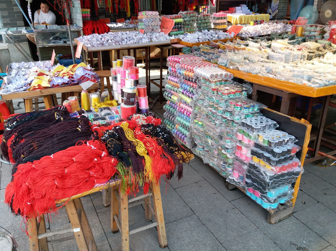 华林寺玉器一条街-广州市必去景点