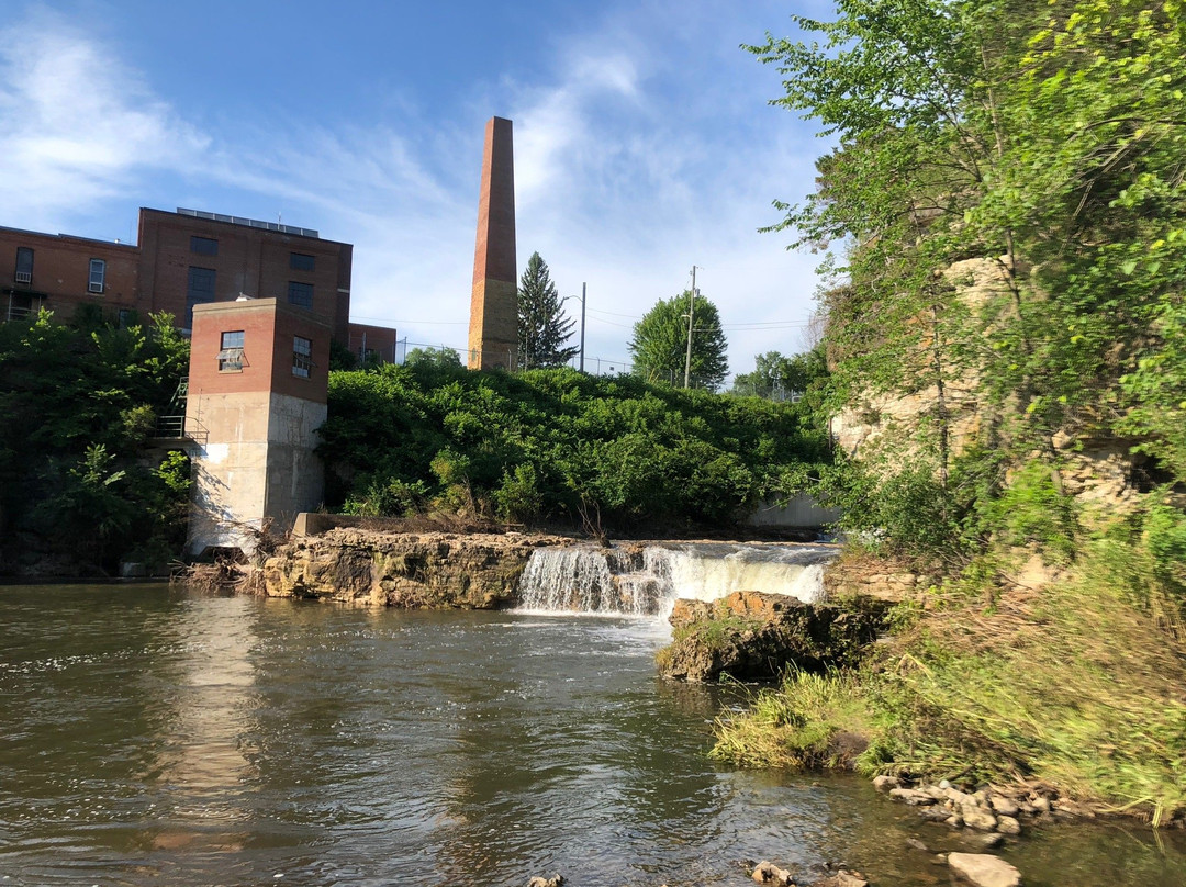 Swinging Bridge-River Falls必去景点