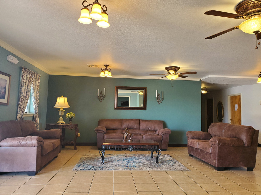 Candlelight Inn & Suites主图