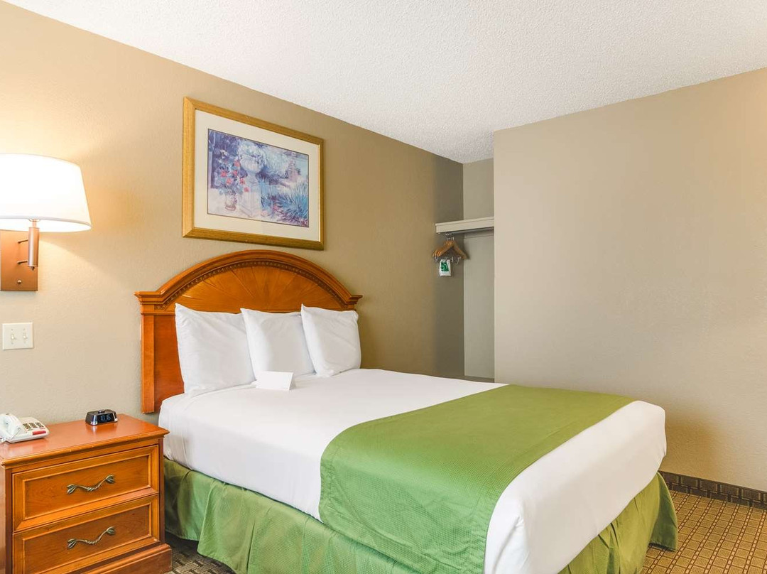 夏延美国最有价值旅馆及套房酒店主图