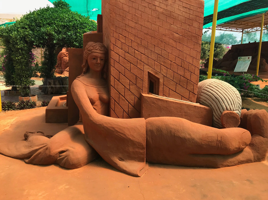 Forgotten Land Sand Sculpture Park景点图片
