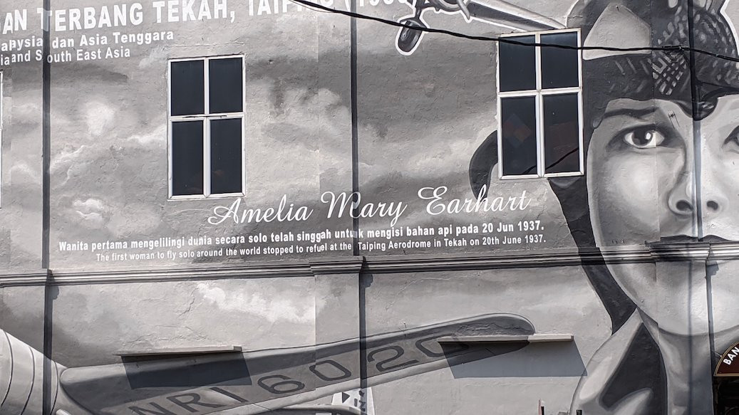 Mural of Aviator Amelia Earhart景点图片