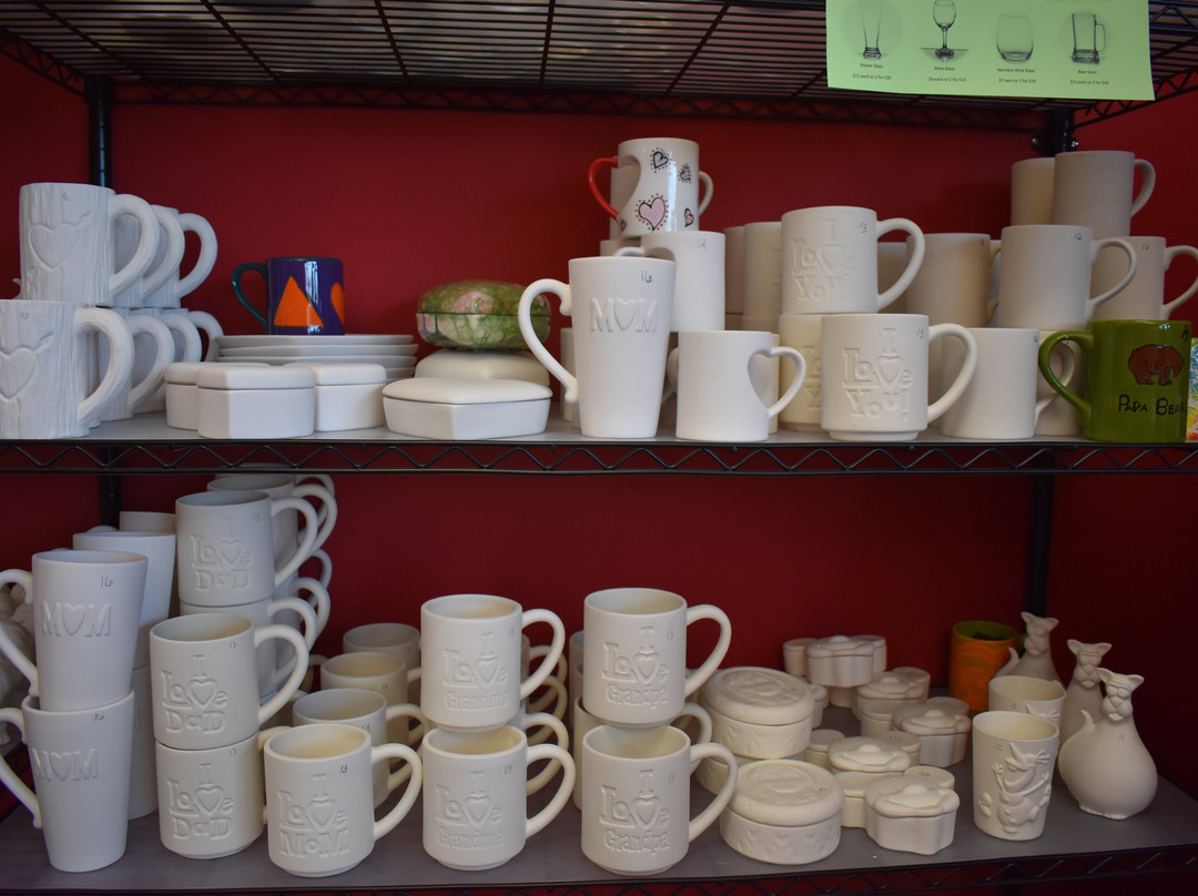 Bisque Barn Pottery Paint Studio-Avon必去景点