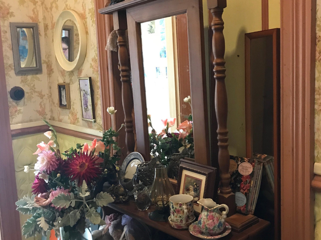 Stefani Hilltop Gallery-Fish Creek必去景点