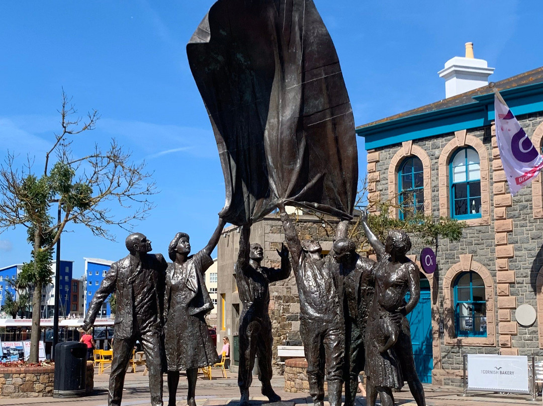 Liberation Sculpture-St. Helier必去景点