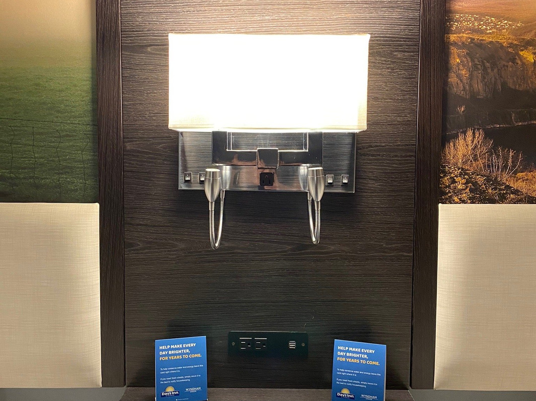 Days Inn By Wyndham Galt/ Elk Grove South主图