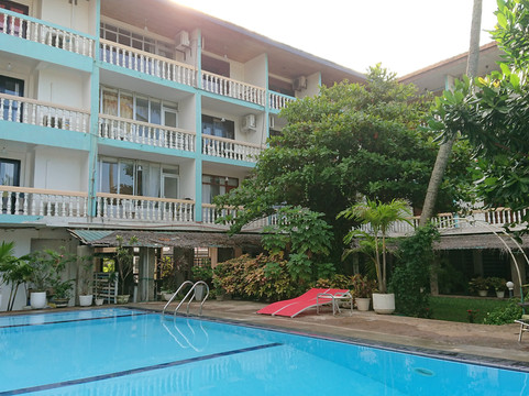 黄玉海滩酒店主图