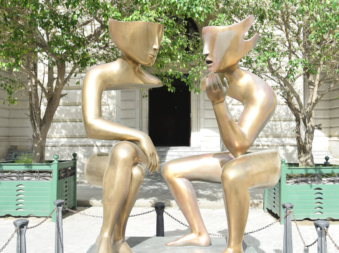 Sculpture Conversation景点图片