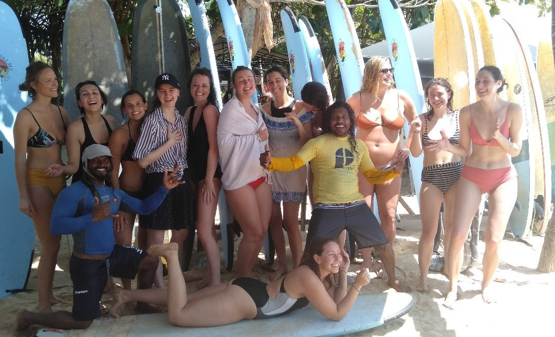 Blue Wave Surf School-瓦勒迦玛必去景点