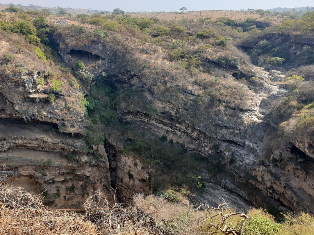 Teeq Cave and Tawi Ateer Sinkhole-塞拉莱必去景点