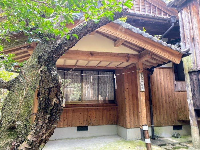 Tsukiyama Shrine景点图片