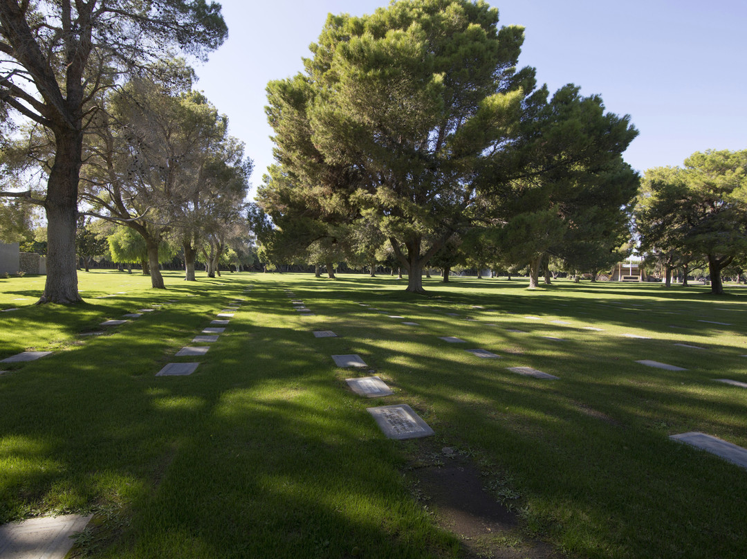 Frank Sinatra Gravesite-大教堂城必去景点