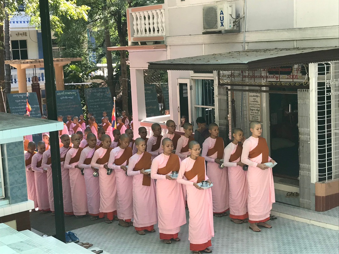 Zaw Zaw Mandalay Taxi Services景点图片