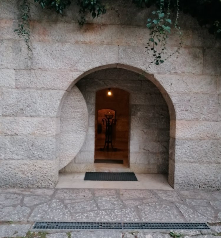 Santuario Madonna di Lourdes del Beato Claudio景点图片