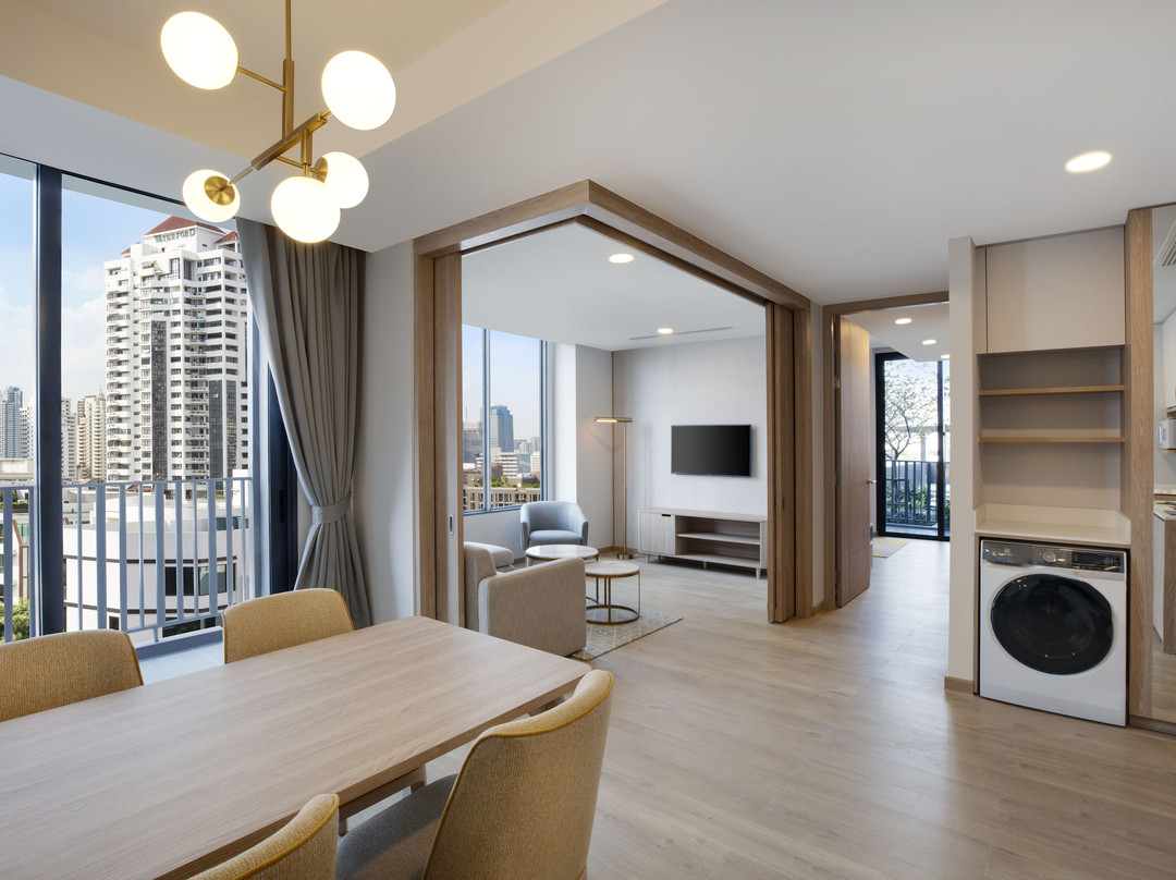 曼谷通罗宿之桥套房酒店主图