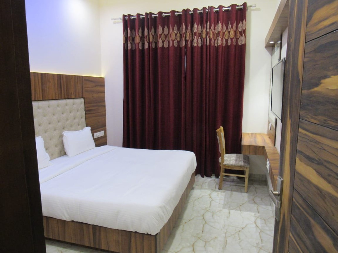 The English Garden主图