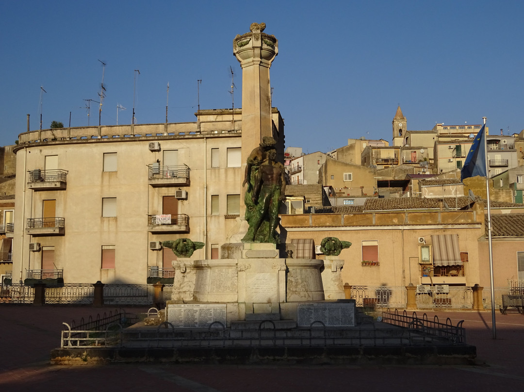 Monumento ai Caduti-皮亚扎－阿尔梅里纳必去景点
