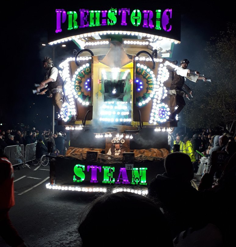 Weston-Super-Mare Carnival Procession-滨海韦斯顿必去景点