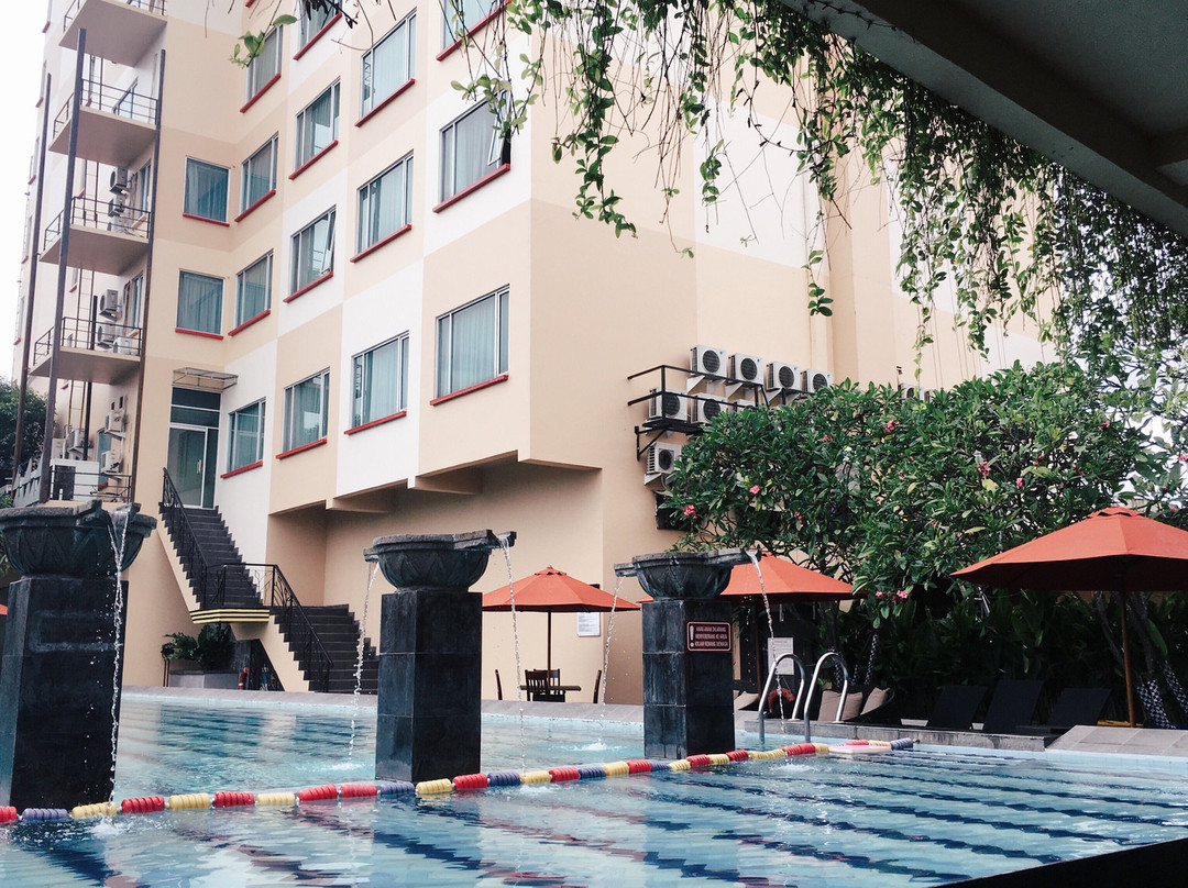 杜迈组里大酒店主图