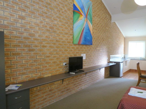 布莱特轨道酒店主图