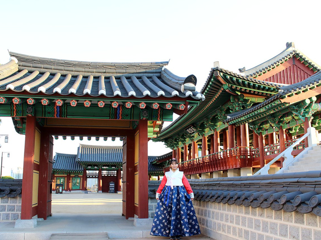 Wearing Hanbok-蔚山必去景点