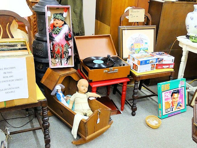 Antiques and Collectibles Marketplace景点图片