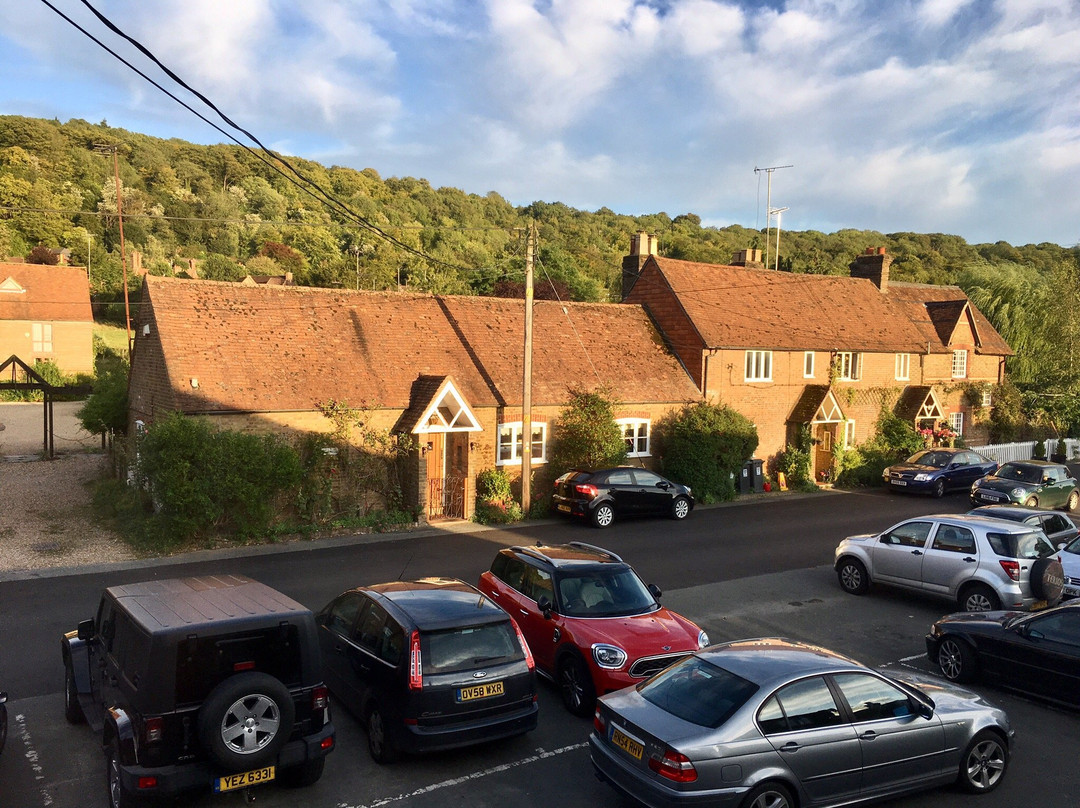 The Greyhound Inn主图