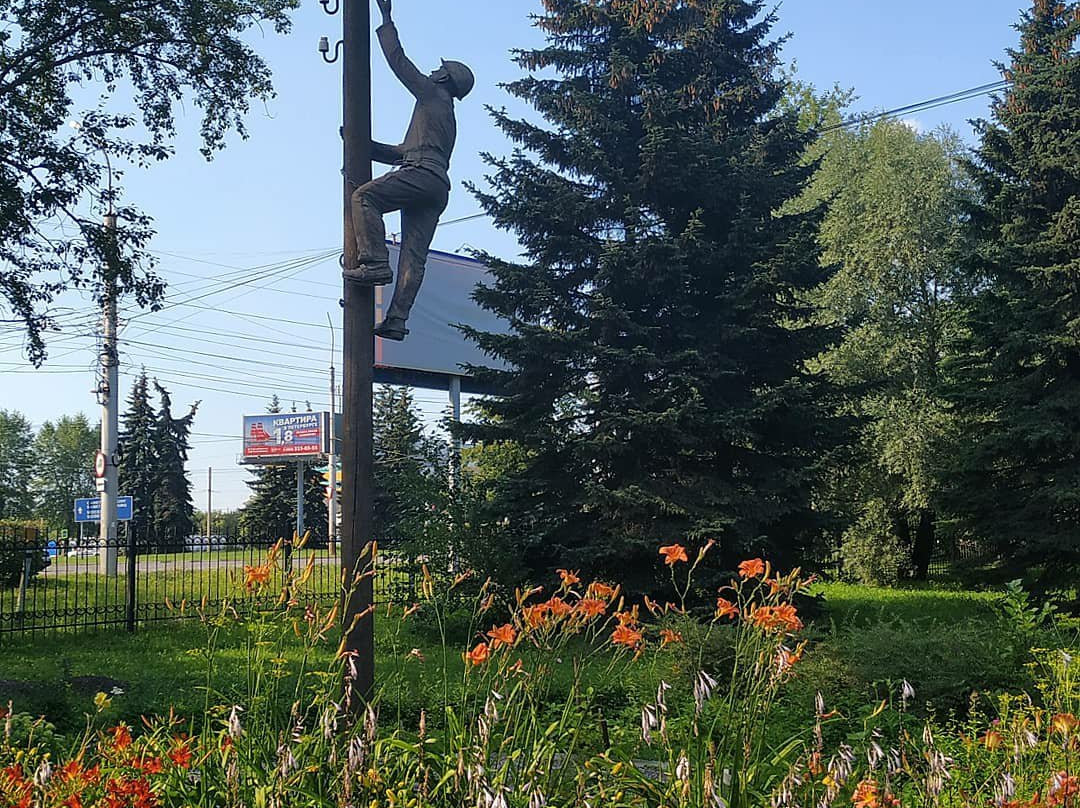 Sculpture Electrician and Cat-诺夫戈罗德必去景点