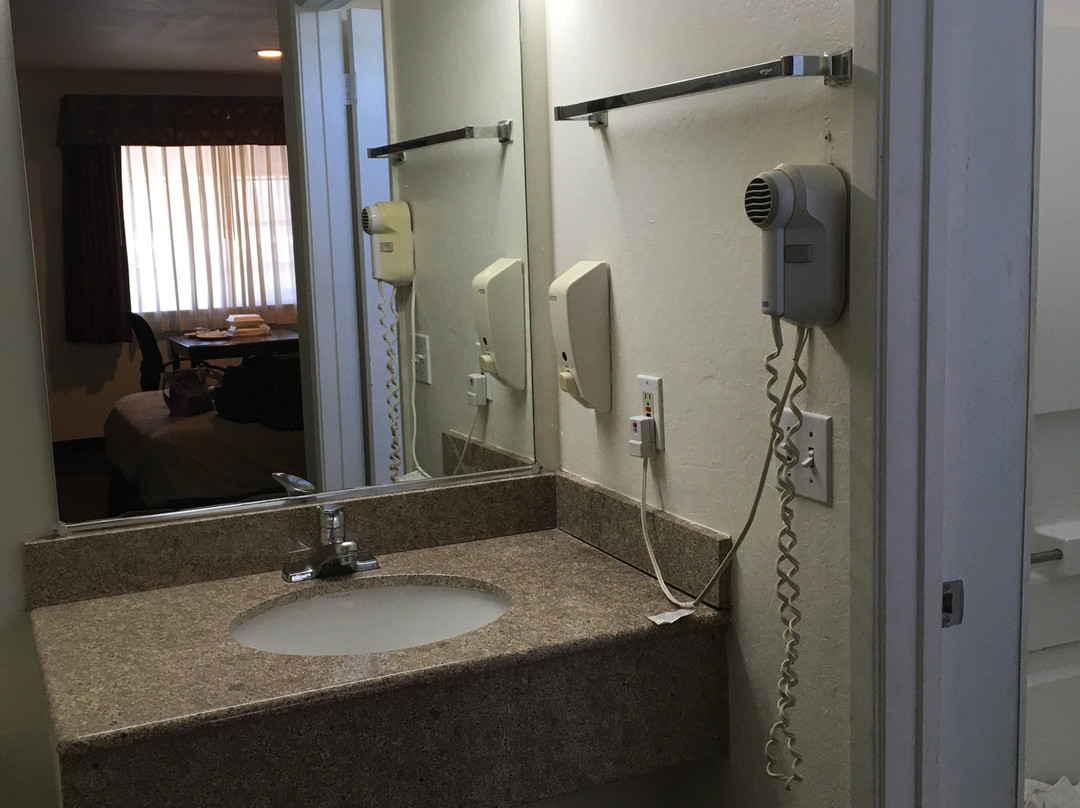 霍利斯特旅馆主图