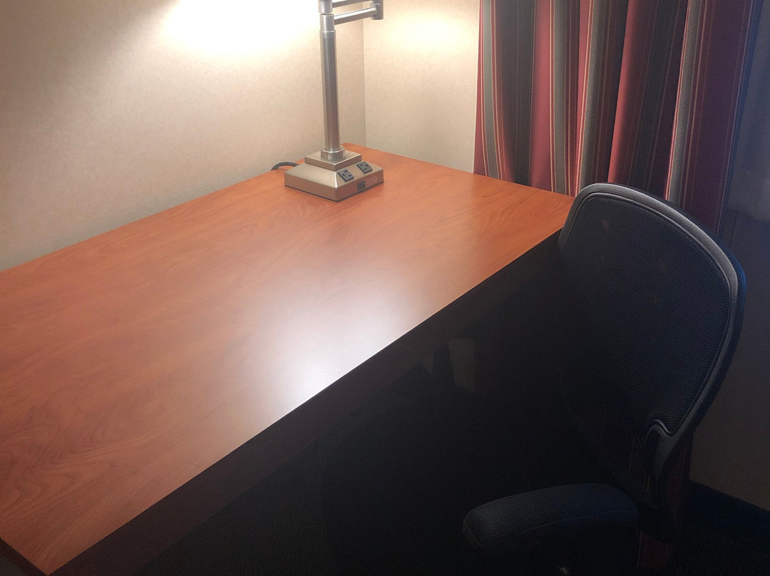 Holiday Inn Express & Suites Burlington by IHG主图