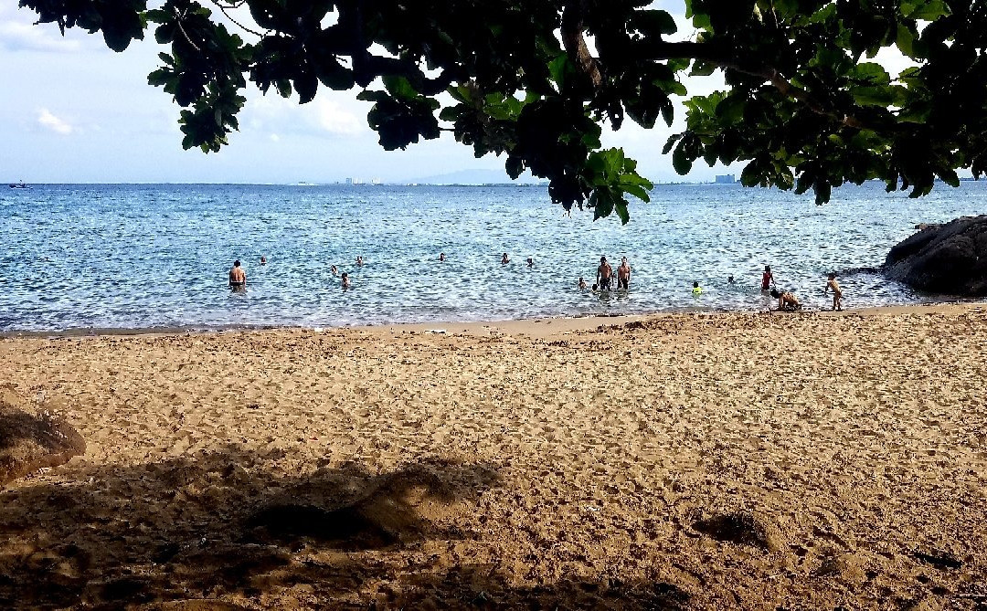 Bãi Đá Đen-岘港必去景点