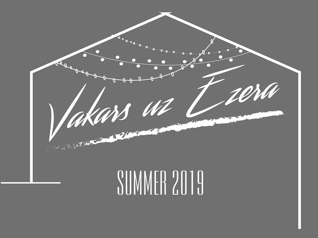 Vakars Uz Ezera