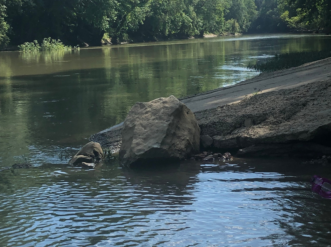 Big Buffalo Crossing Canoe & Kayak - Day Adventures-Munfordville必去景点
