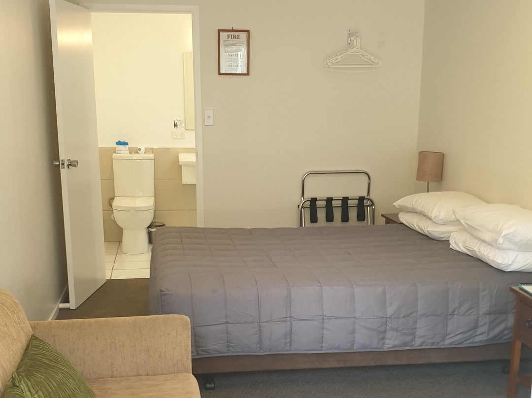 罗素汽车旅馆主图