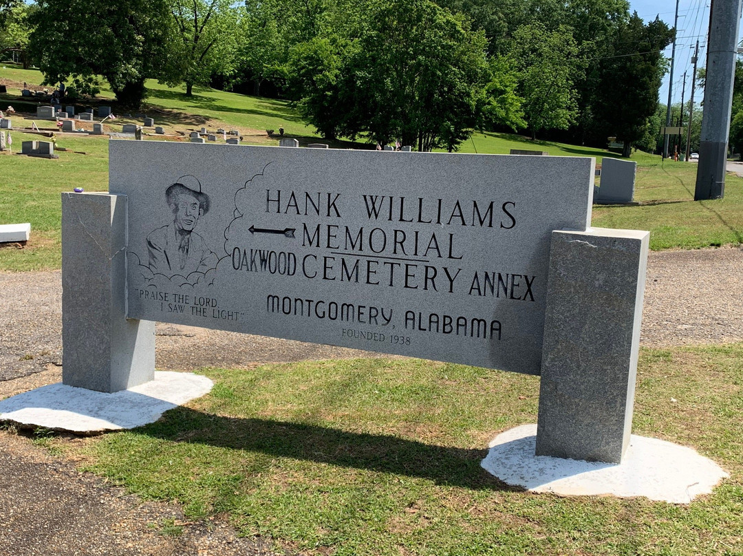 Hank Williams Memorial - Oakwood Annex Cemetery景点图片