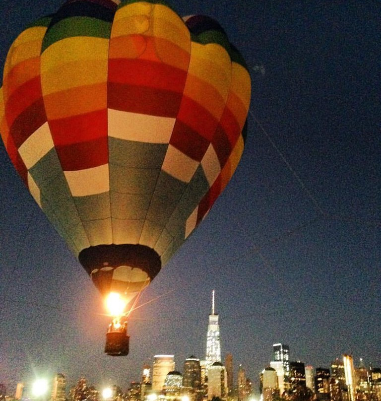 Balloons In Flight Over New Jersey景点图片