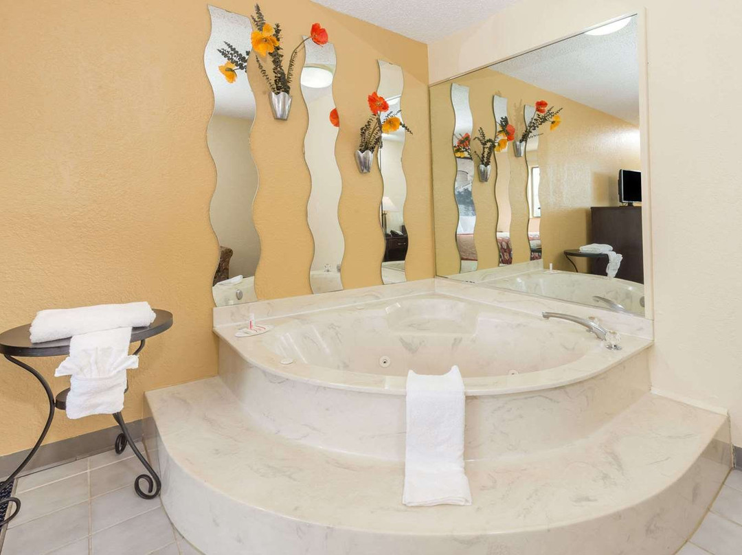 Super 8 by Wyndham Franklin/Middletown Area主图